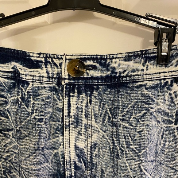 Who What Wear Acid Wash Denim Skirt - Picture 2 of 5